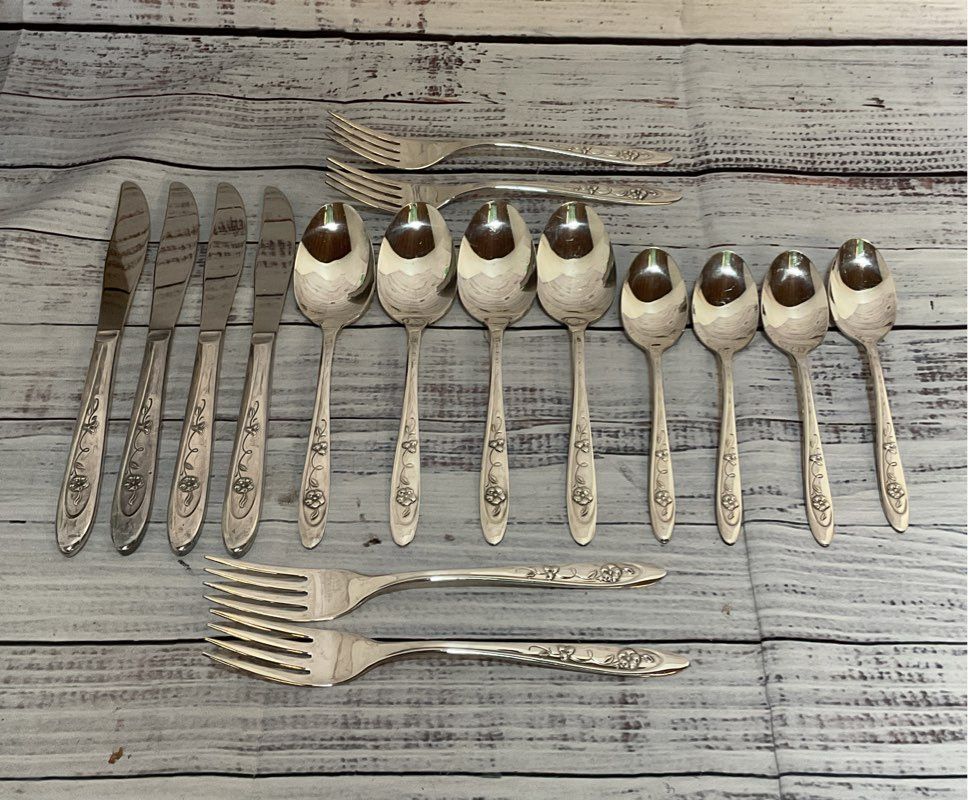 Meriden Silverplate Co. Silver Plated Beloved Lot Of 16 Flatware Set