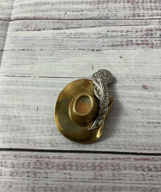 Vintage Brass Hat Brooch with metal stylized feather