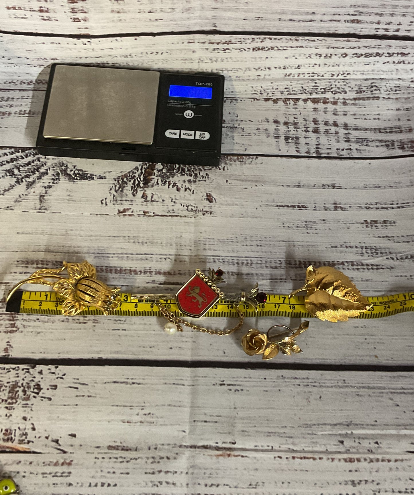 Lot 4 Vintage Brooches Tara, Avon, Castlecliff Gold Tone, Winard 12K G.F