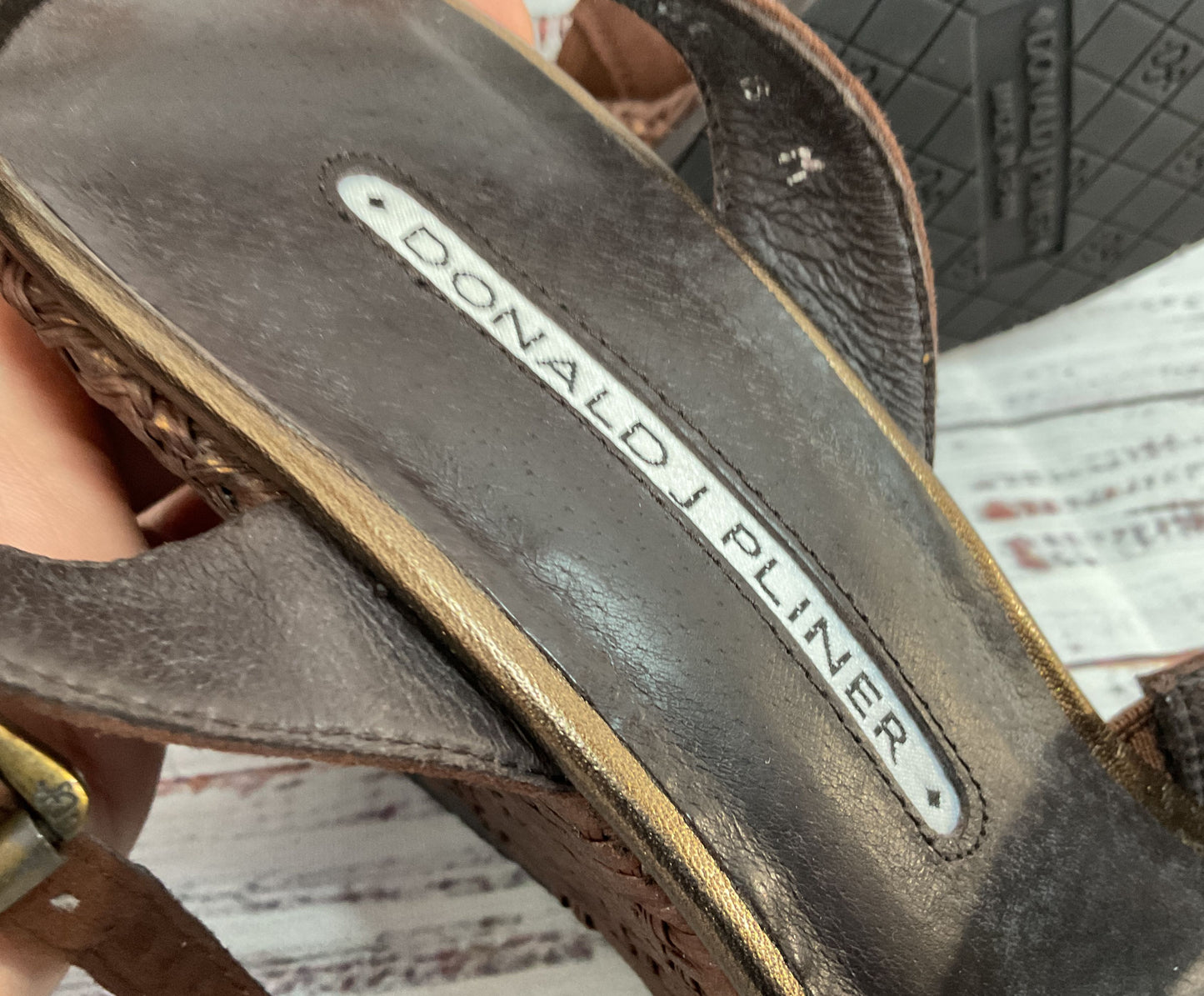 Donald J. Pliner Quetas Women's Brown Suede Wedge Sandals Size 8 Made in Spain