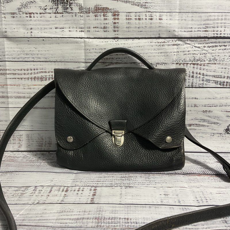 VTG. Groom 3 Compartment Black Pebbled Leather Crossbody Shoulder Bag Purse