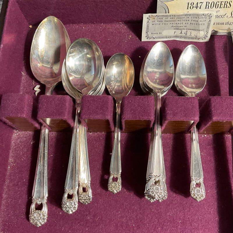 VTG. 1847 Roger Bros Eternally Yours 43 pc Epns Silver Plate Flatware Set + Case