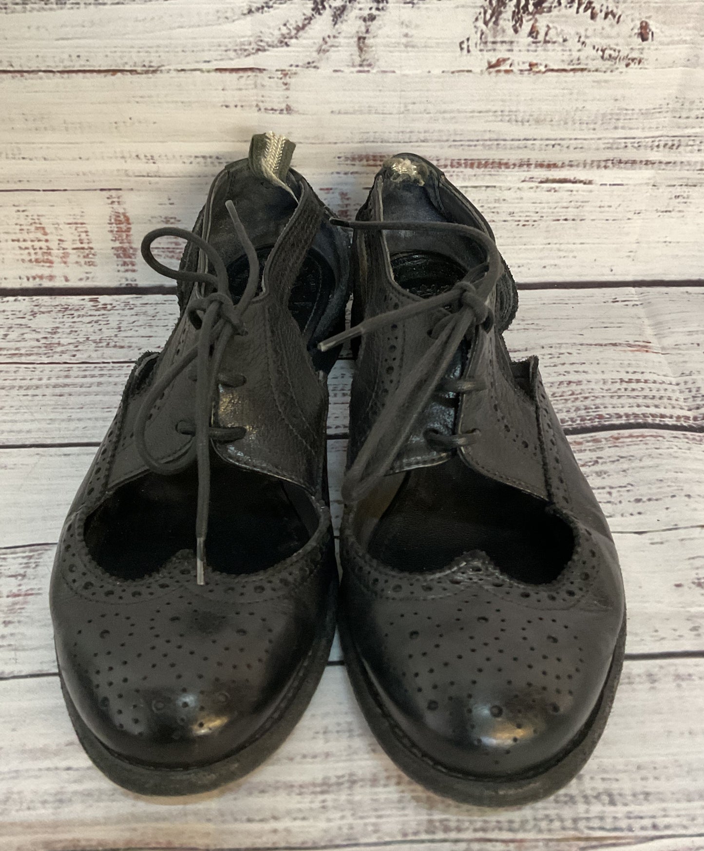 Officine Creative Leather Cut Out Wingtip Flats Black 6