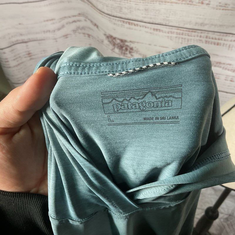 Patagonia Light Blue Thin Hooded Long Sleeve Pullover Hoodie Top Hoodie - Size L