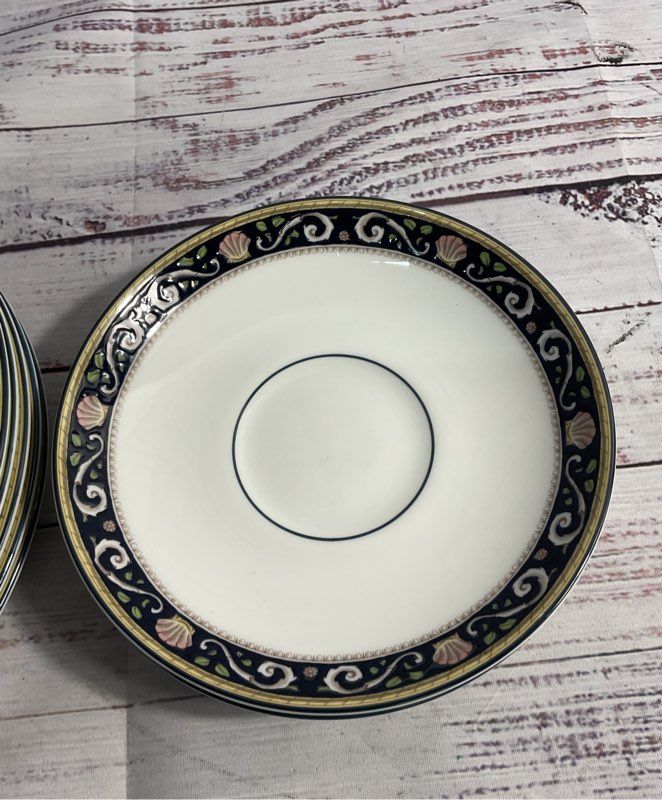 Wedgwood Runnymede 6 Appetizer Plates & 3 Saucers Bone China England W4472