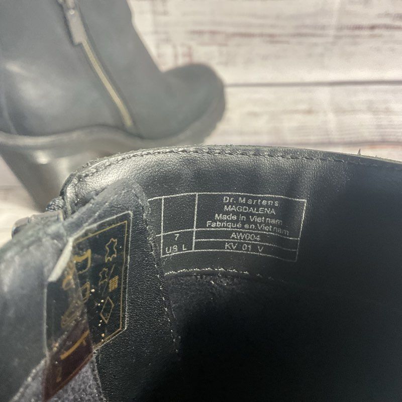 Dr. Martens Magdalena Black Leather Lug Sole Pump Chelsea Boot Women's Size 7 US
