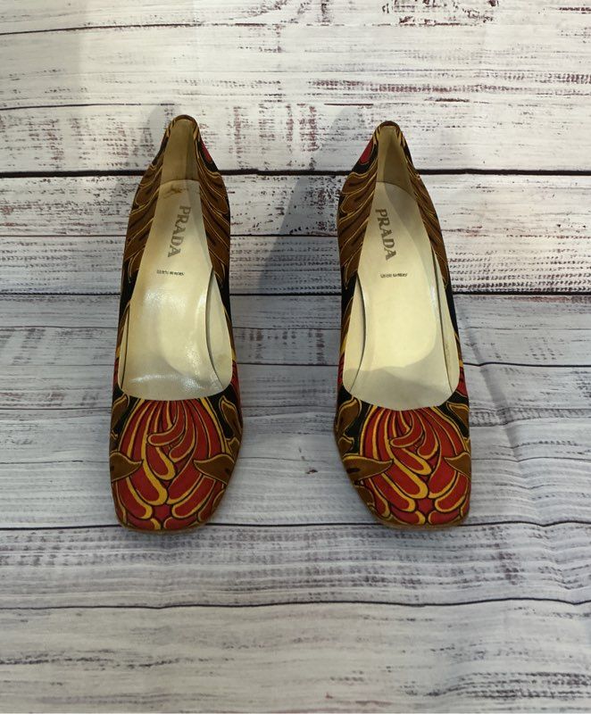 Women's Prada Floral Print Pumps Size 40/US 9