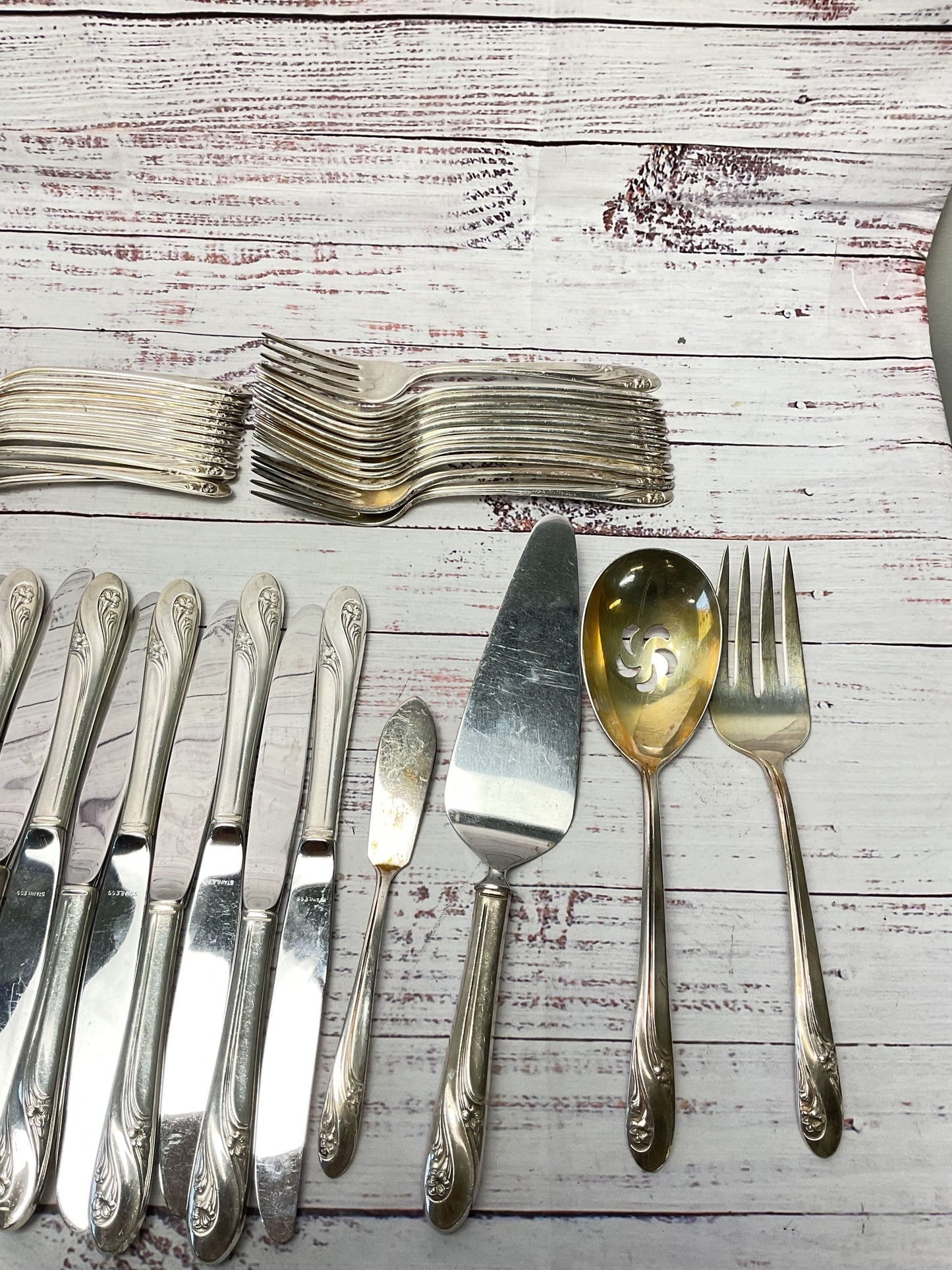 Holmes And Edwars Romance Silver Plated Flatware Set + Serving Pieces 76 Pieces