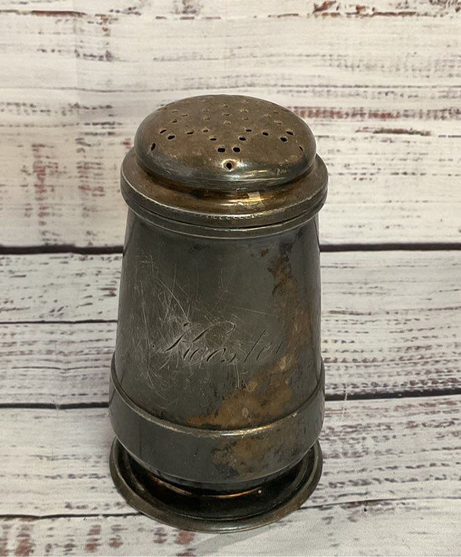 Middletown Vintage Quadruple Plated Silver Engraved Pepper Shaker