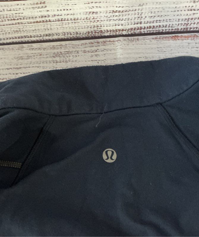 Men's Lululemon Navy w/Green Stripe Velocity Pullover Size XL