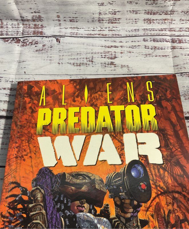 Aliens Vs. Predator: War (Dark Horse Graphic Novel)