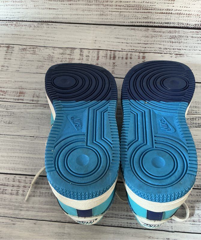 Children's Boys Nike Force 1 Lv8 Turquoise And White Sneaker Size 1 Y