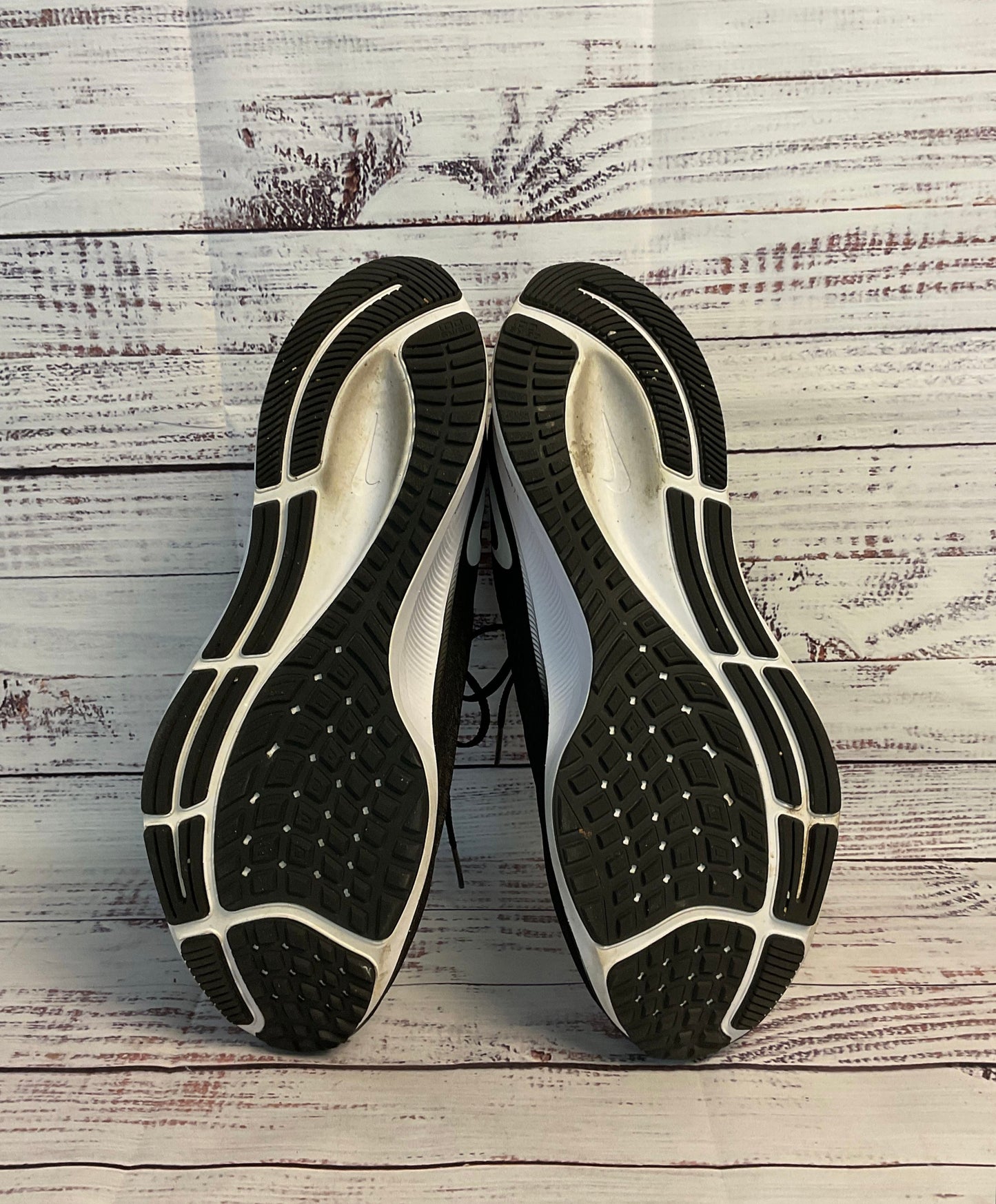 Women's Nike Air Zoom Pegasus 37 Black And White Athletic Shoe Size: 11