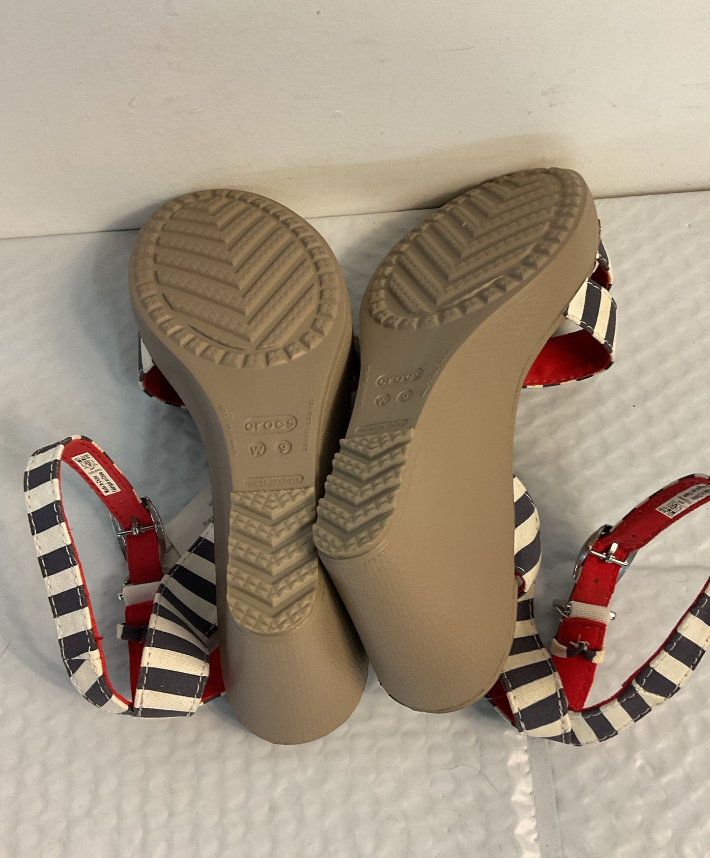 NWT Women's Crocs Leigh Wedge Striped Size 9