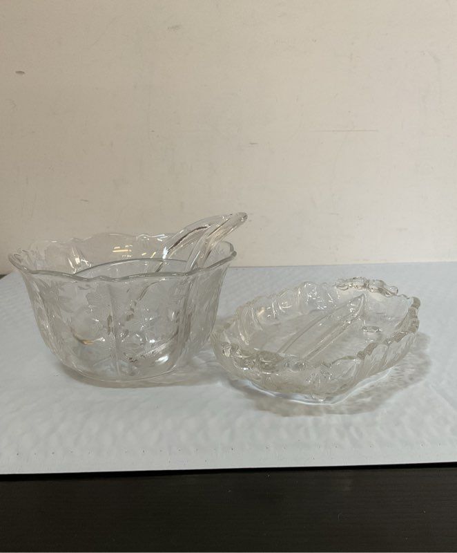 Etched Floral Clear Divided Round Condiment/ Relish Bowl With Spoons -Small Tray