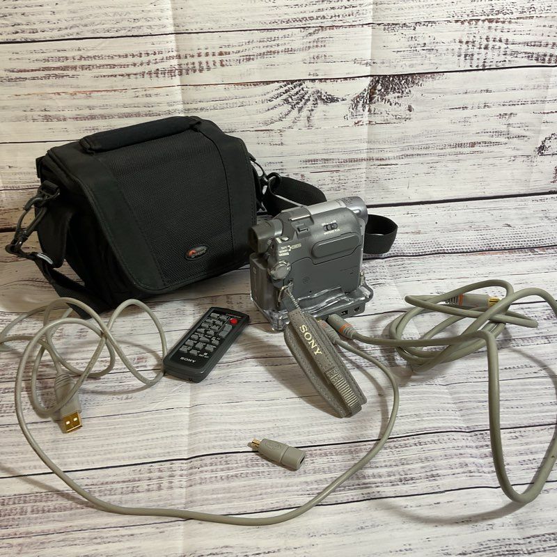 SONY DCR-HC32 Handycam Mini DV Camcorder Video Camera- FOR PARTS- NO CHARGER