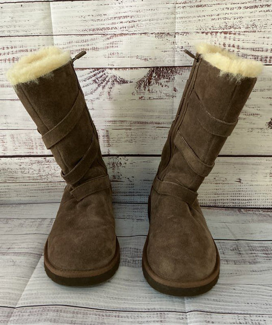 Women's UGG Maddi Boots in Brown Size 4