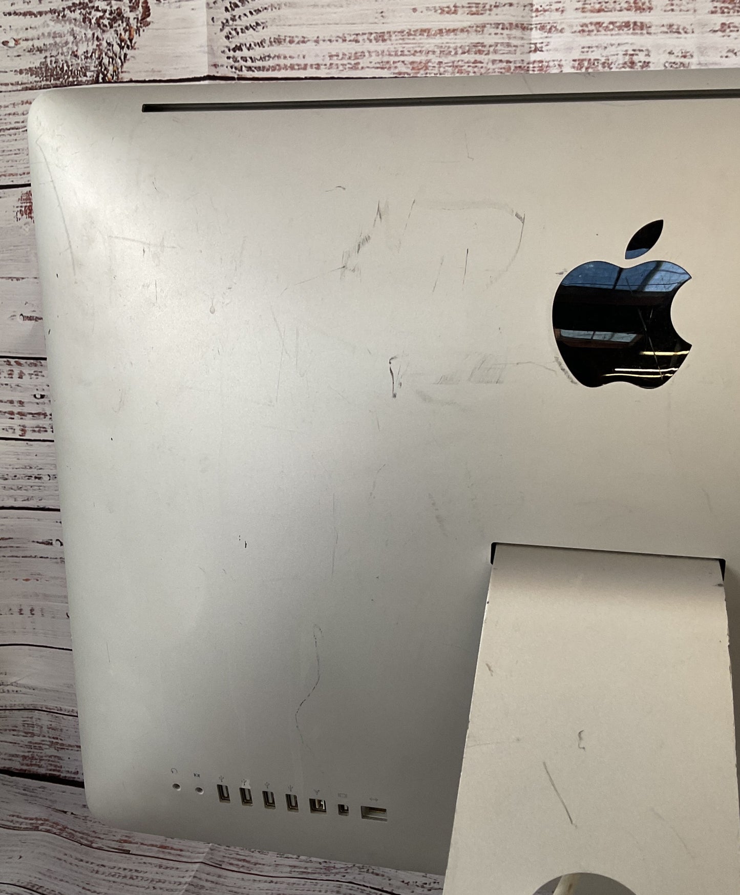 Apple iMac 21.5 Inch Mid 2010s Intel Core i3 Desktop Computer