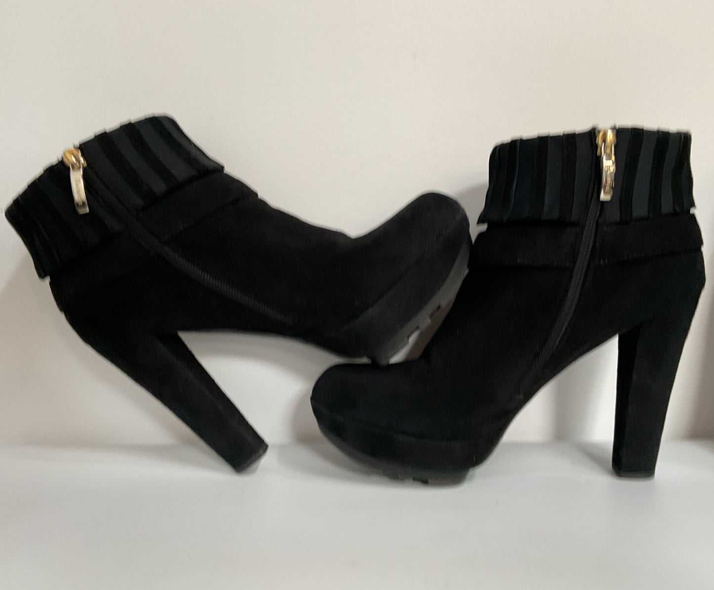 Cesare Paciotti Women's Black Suede Ankle Zip Boots Size 9 Made in Italy