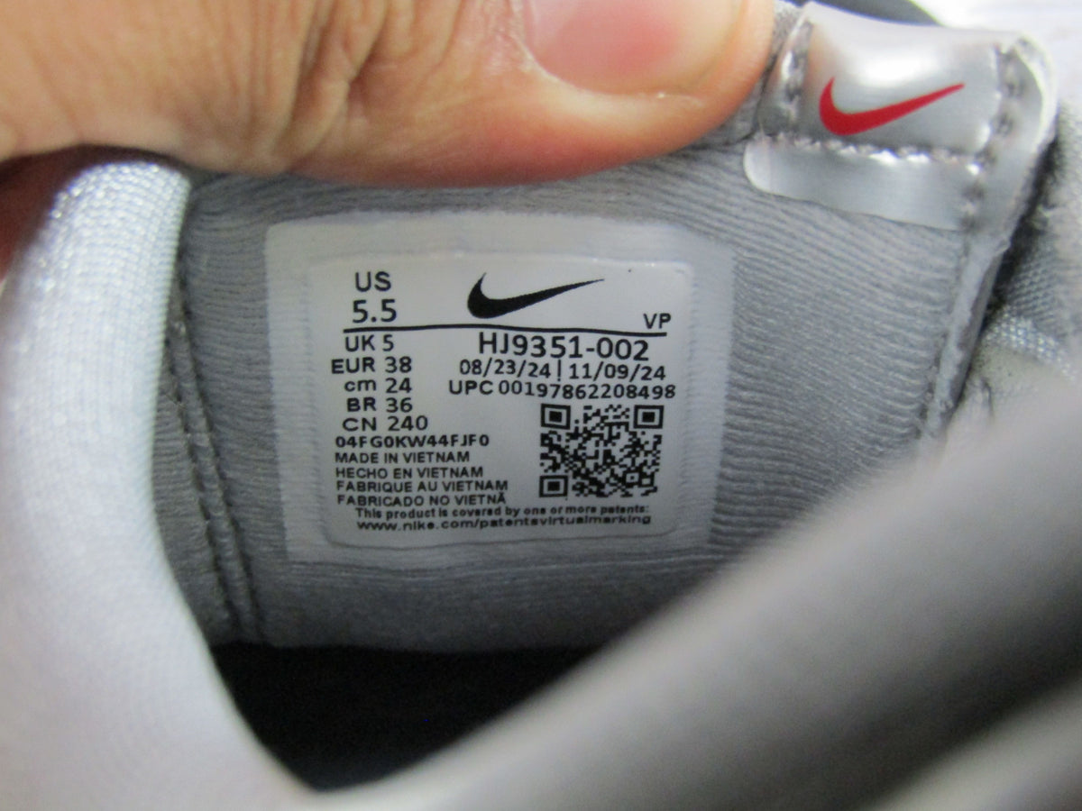 Nike Total 90 Men's Metallic Silver & Black Sneakers Size 5.5 HJ9351-002