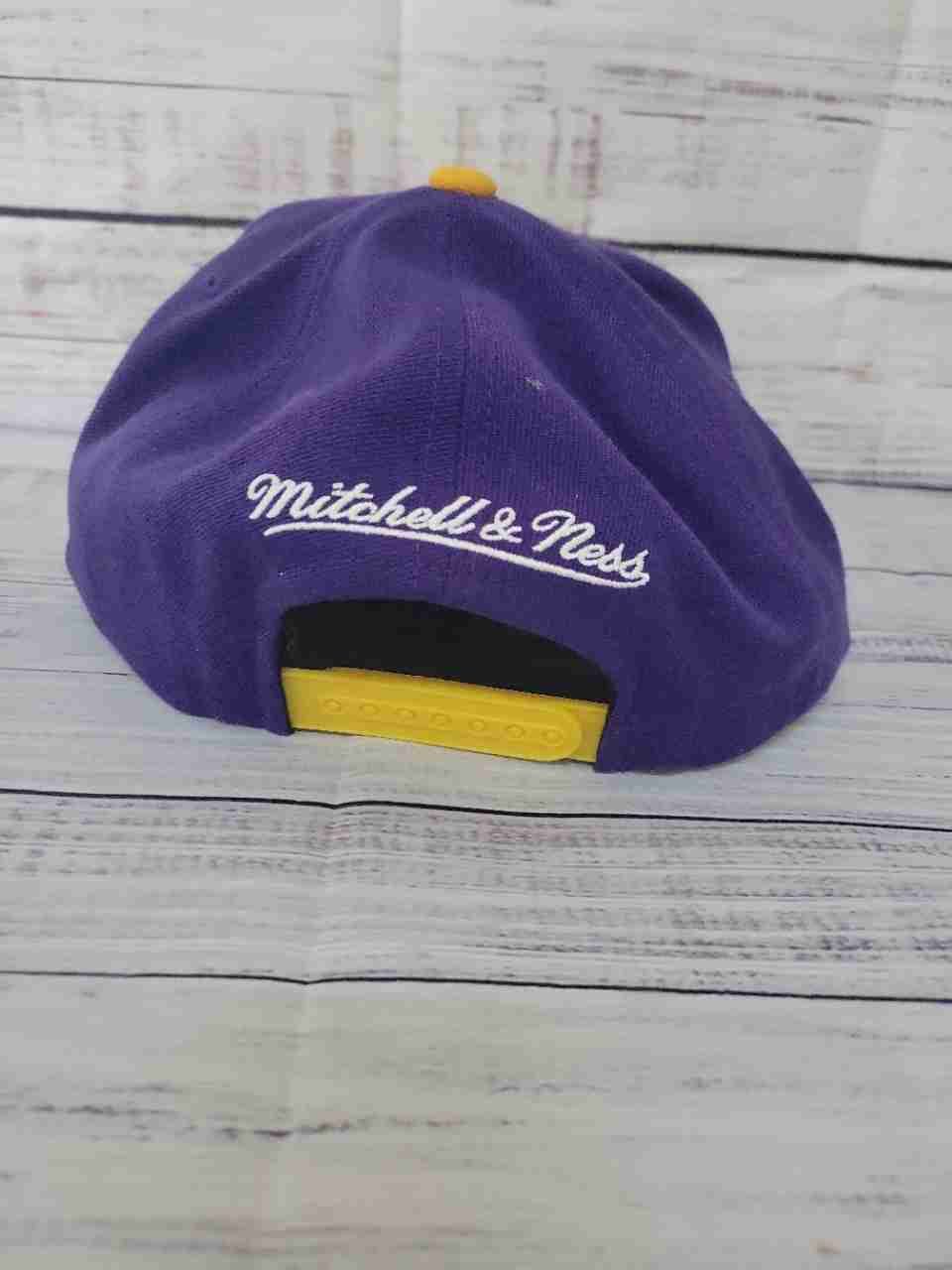 NWT Men's Mitchell & Ness Lakers Baseball Cap Size XL