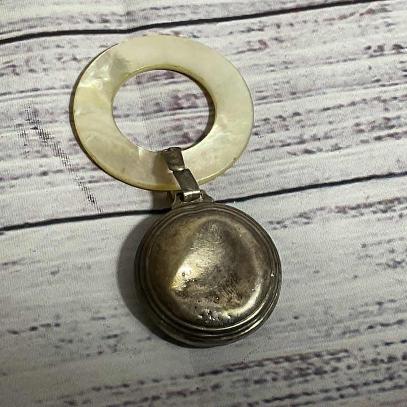 VTG./ANTIQUE Sterling Silver & Mother of Pearl Baby Teething/Rattle Ring