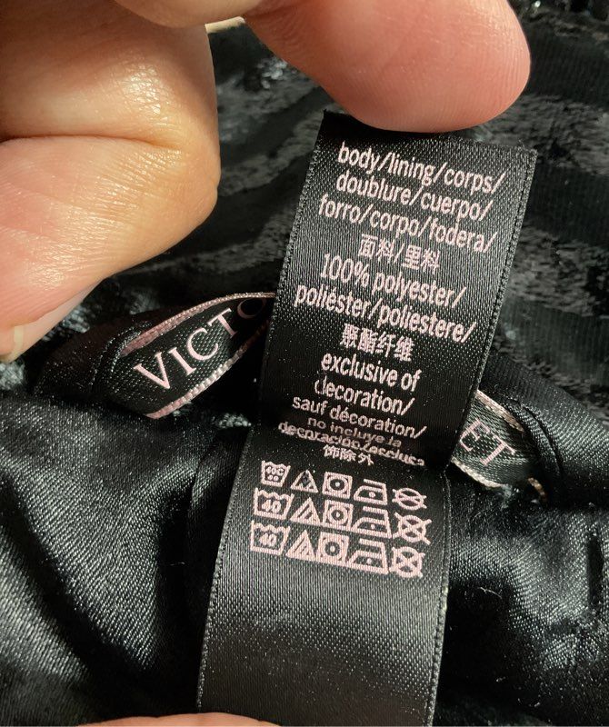 Victoria's Secret Women's Black Metallic Robe Size