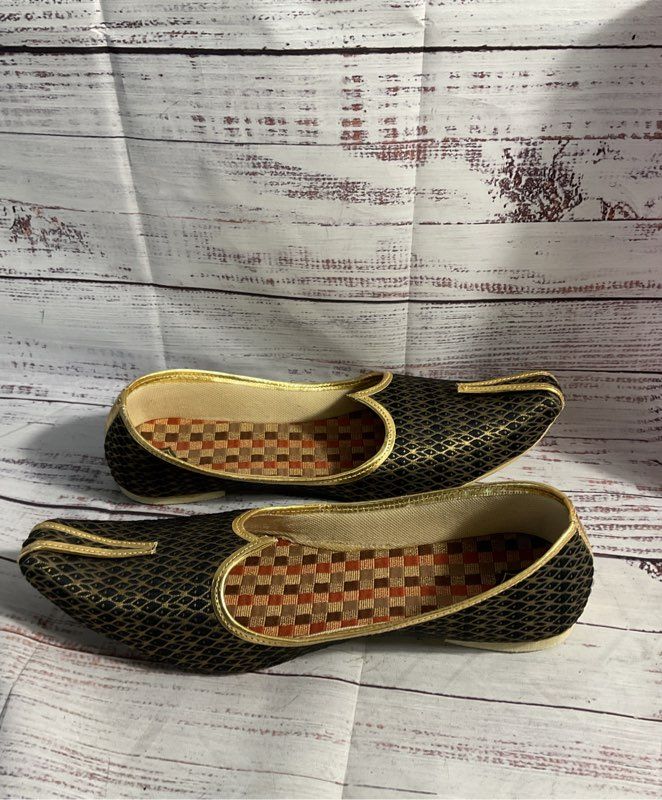 Manyavar Black & Gold Slip-On Men's India Dress Shoes Size 11