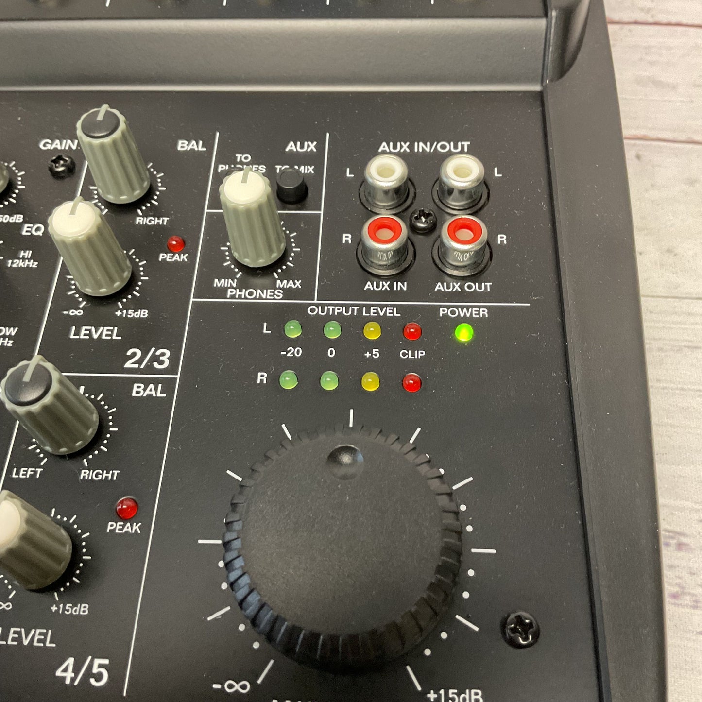 Alto ZMX 52 Compact 5-Channel Compact Mixer ZMX52X110 Turns on