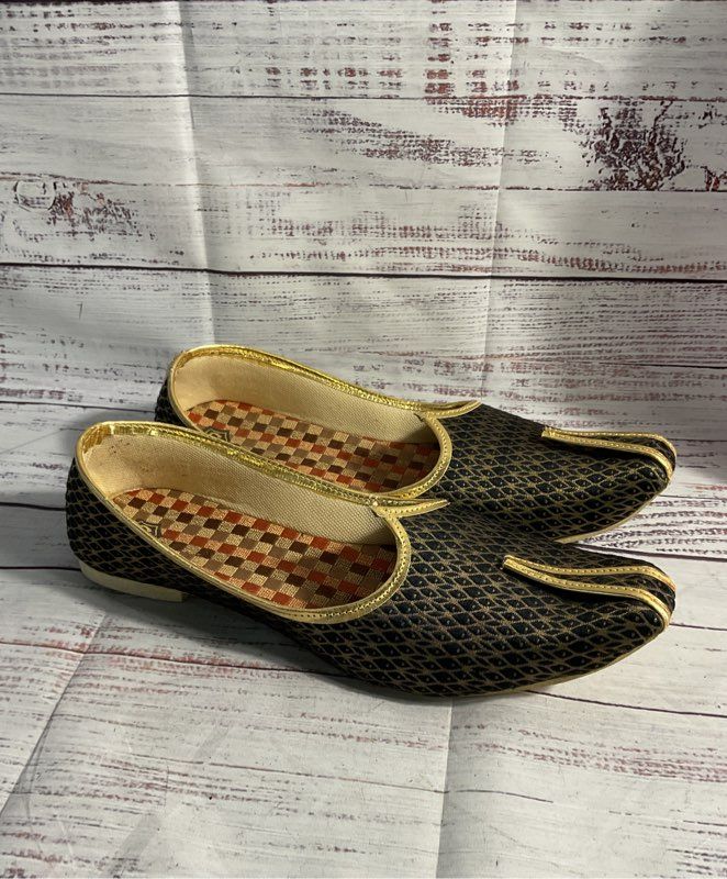 Manyavar Black & Gold Slip-On Men's India Dress Shoes Size 11