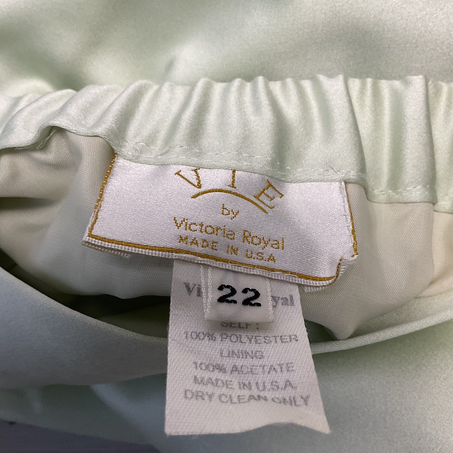 VIE by Victoria Royal Light Green Satin Blazer and Skirt Set Suit - Size 22