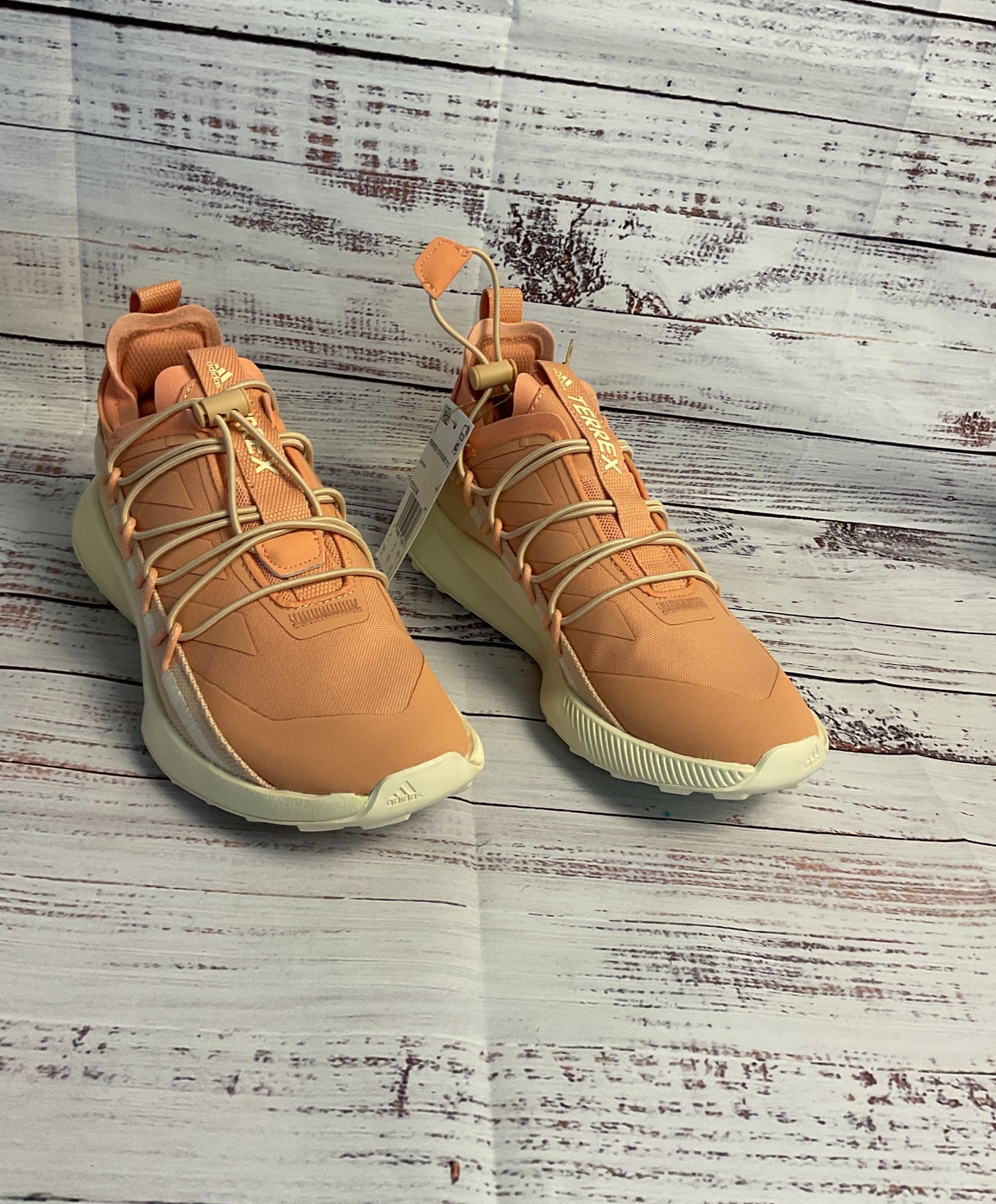 NWB Women's adidas Terrex Voyager 21 Peach Sneaker Size 5.5