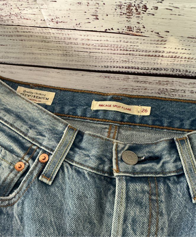 Women's Levi's Ribcage Split Jeans Size 26