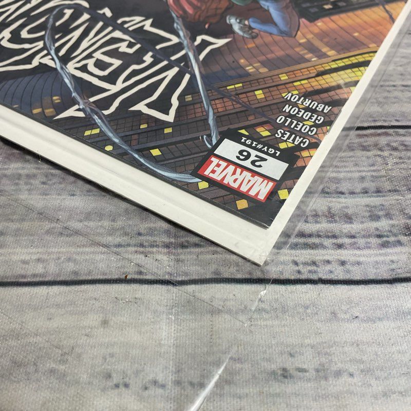 Set Of 2 Venom #26 & 32 Marvel Supervillain Comics Ungraded