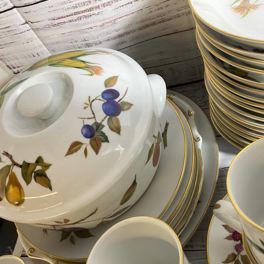 VTG. ROYAL WORCESTER "Evesham" Plates, Mugs, Bowls, Serving Pieces, Coffee Pot