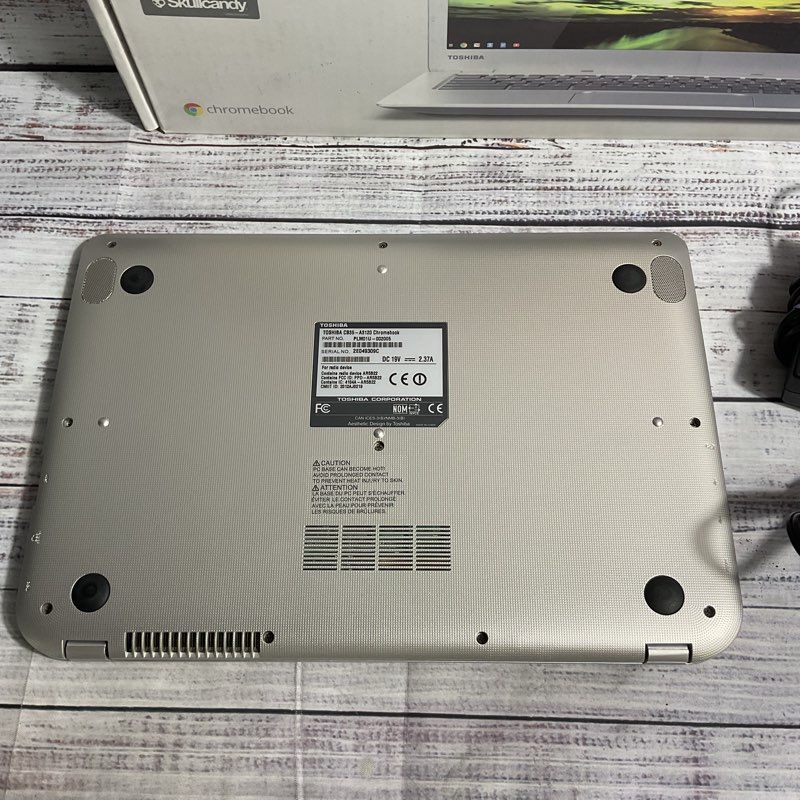 Toshiba Chromebook CB30-A3120 Silver 13.3" + Manuals, Works