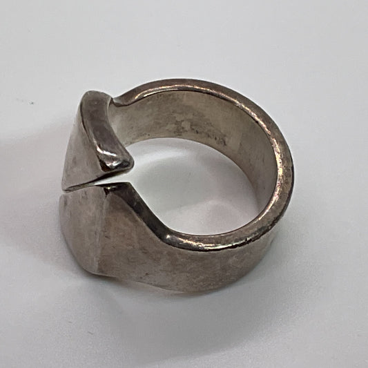 VTG. Modernist Sterling Silver Solid Wrapped SZ 7 Ring- 13.81g