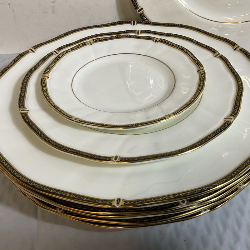 WEDGEWOOD Windsor Black 6 Dinner Plates, 1 Salad Plate, 1 Bread Plate- 8 Pieces