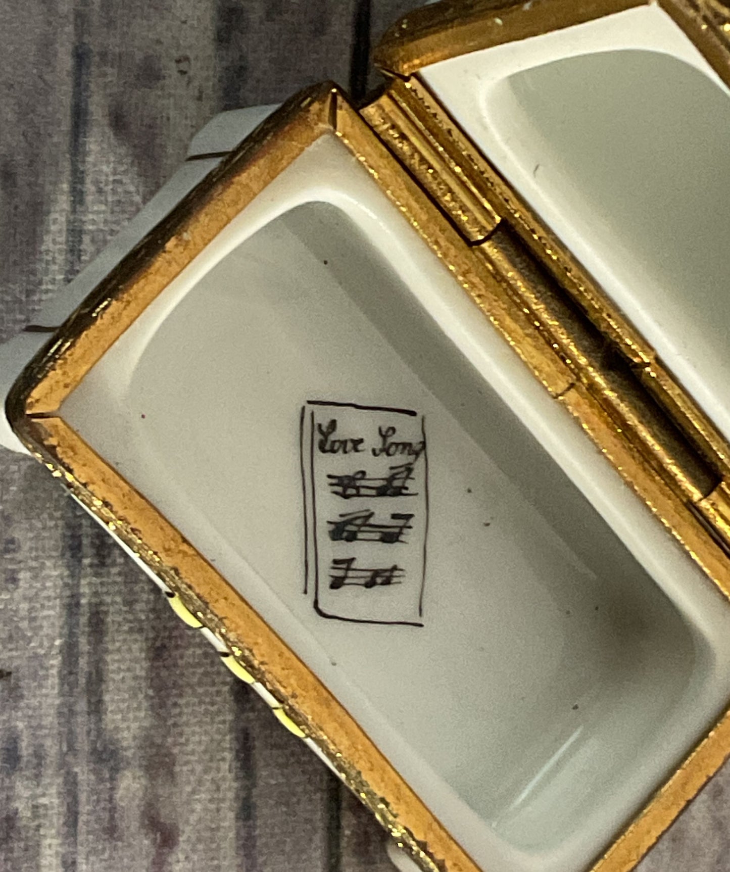 Limoges Disney Artoria Minnie Mouse on Piano Trinket Box Multicolor