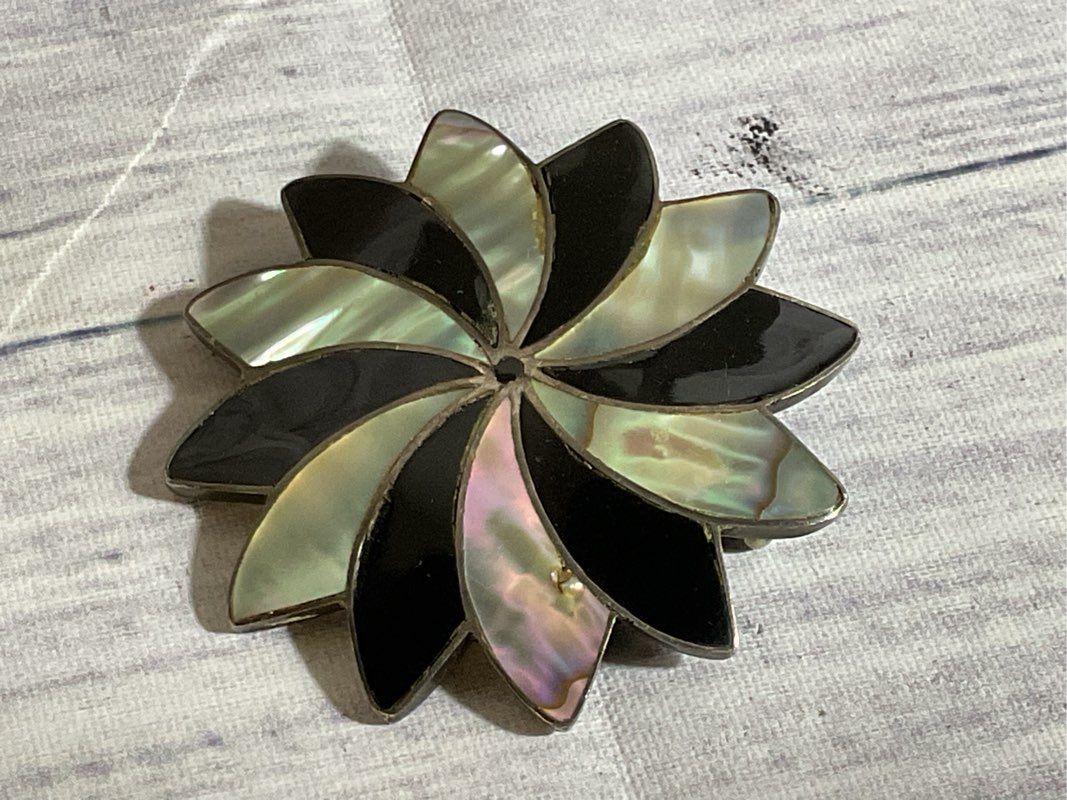 VTG. TAXCO Mexico Sterling Onyx & Abalone Inlay Pinwheel 1.75" Brooch- 9.37g