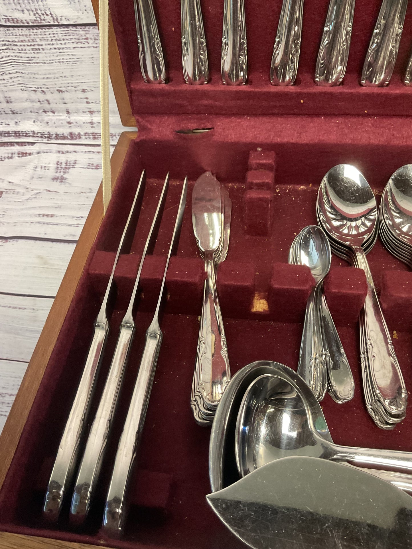 Ribera Stainless Steel Flatware Box Set 141 Pieces Spoons Forks Knives Serving