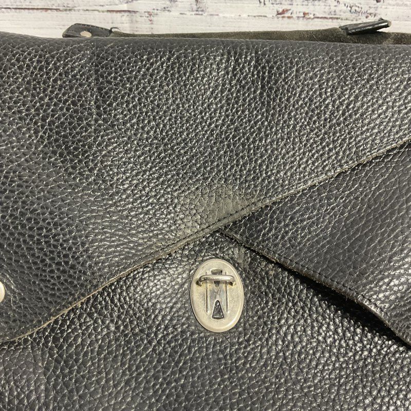 VTG. Groom 3 Compartment Black Pebbled Leather Crossbody Shoulder Bag Purse