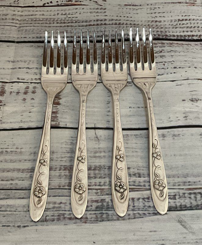 Meriden Silverplate Co. Silver Plated Beloved Lot Of 16 Flatware Set