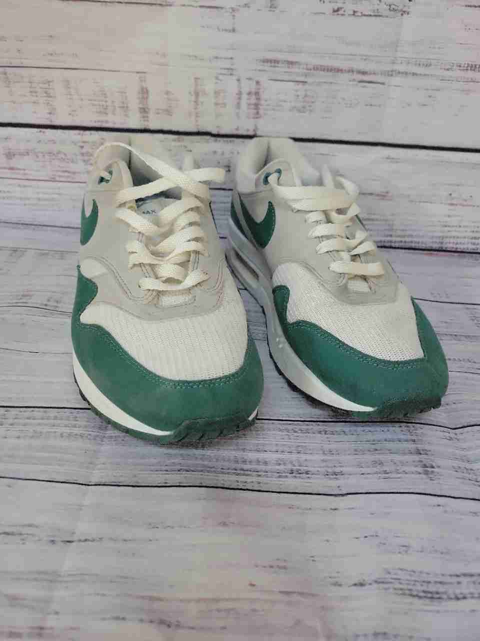Men's Nike Air Max Green & White Sneaker Size 9