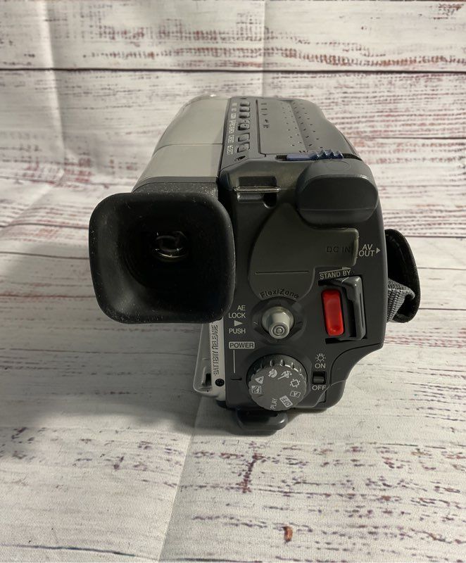 Canon ES75 HI 8 8mm Video Camcorder VCR Player Video No Battery NO POWER SUPPLY!