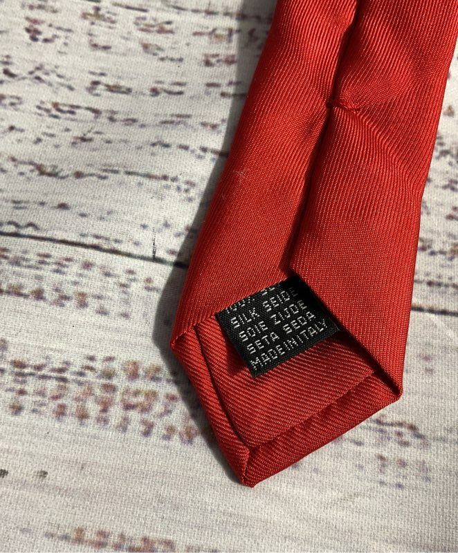 Thomas Pink Men's Red Elephant Pattern Tie Made In Italy 100% Silk