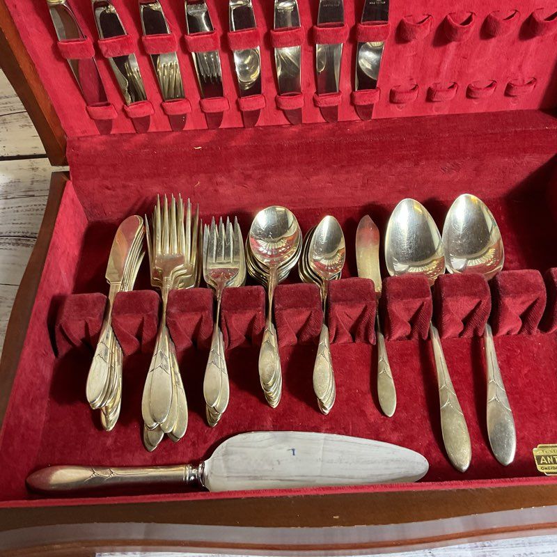 ANTIQUE COMMUNITY ONEIDA Lady Hamilton Flatware Set w/Case- 5O PIECES