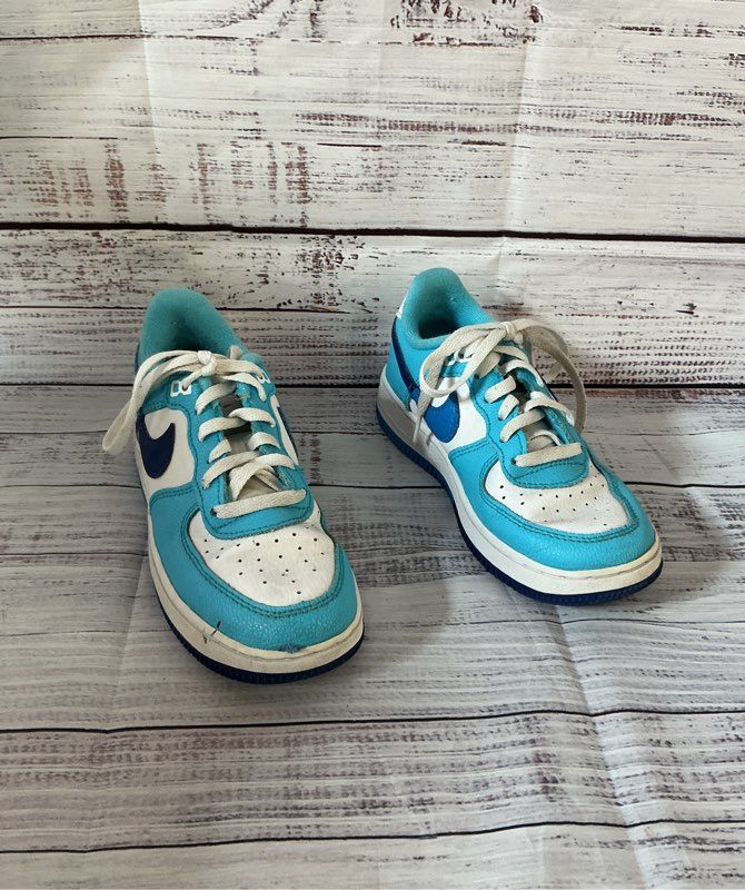 Children's Boys Nike Force 1 Lv8 Turquoise And White Sneaker Size 1 Y