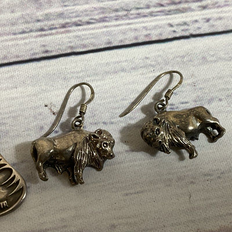 VTG. Sterling Silver Cat & Buffalo Earrings- 12.05g