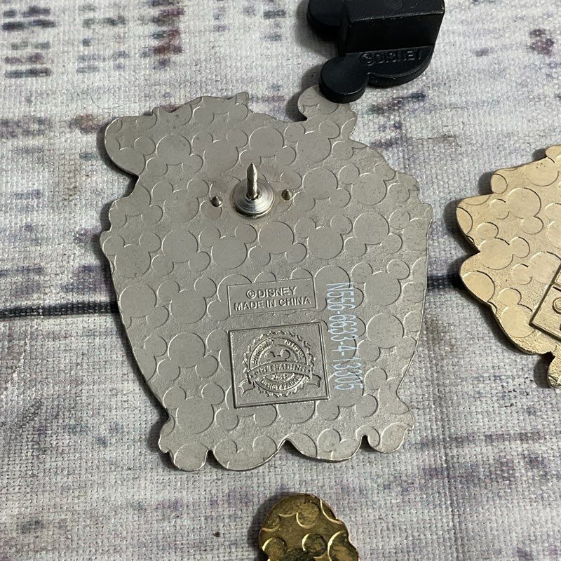 Set Of 4 Disney Snow White Collectible Pins Filigree Sparkle Hidden Mickey